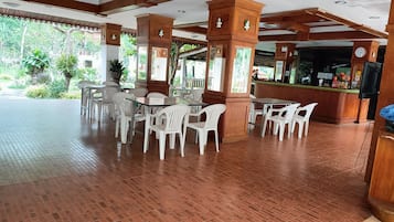 Breakfast and lunch served, Thai cuisine