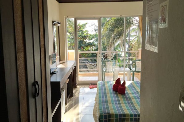 Swimming Pool Seaview Double | Minibar, rollaway beds