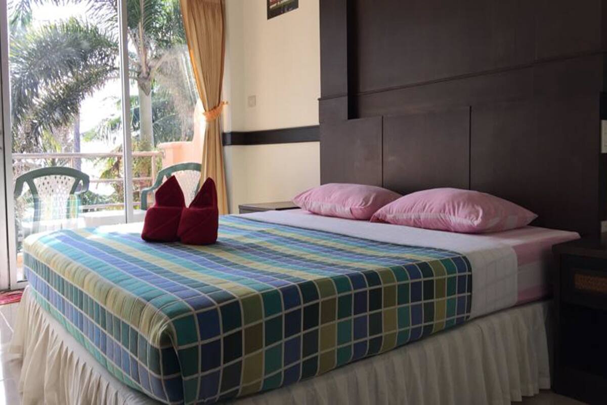 Swimming Pool Seaview Double | Minibar, rollaway beds