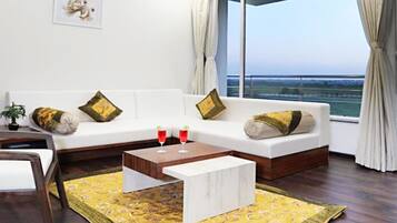 Suite, 1 cama King size, para no fumadores | Minibar, caja de seguridad en la habitación y escritorio
