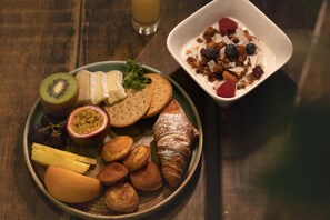 Buffet breakfast on weekdays (SEK 150 per person)