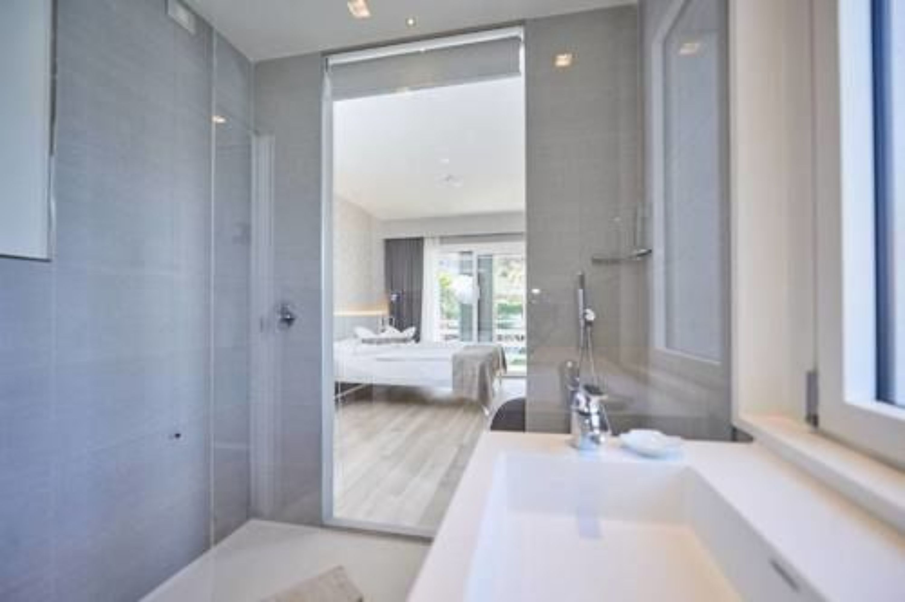 down duvets, minibar, in-room safe, desk