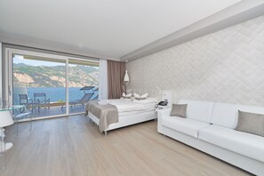 Dundyner, minibar, safe på rommet og skrivebord