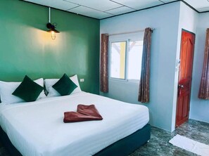Minibar, rollaway beds, free WiFi