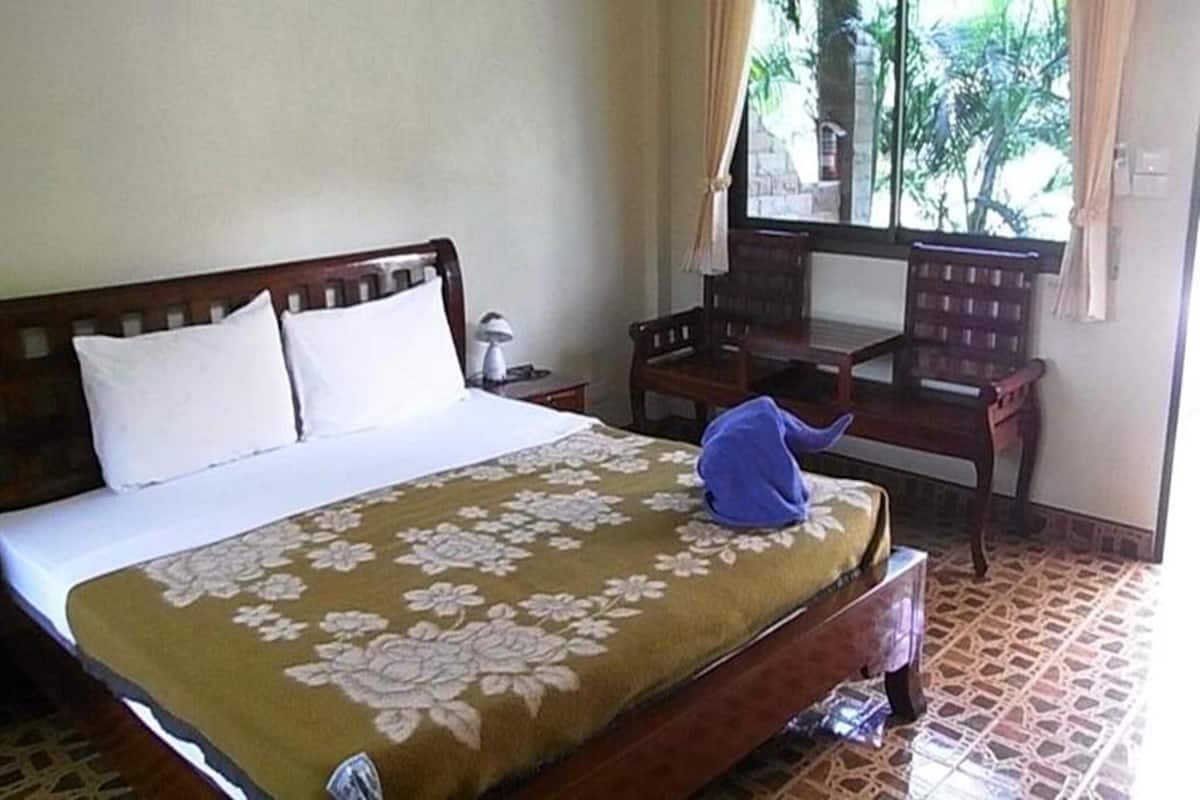 Peti besi dalam bilik, meja, Wi-fi percuma 