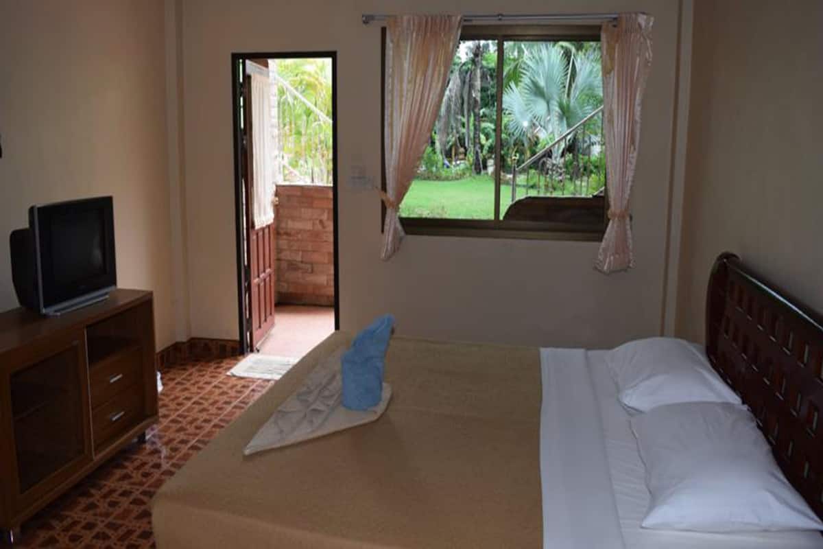 Standard Double Room | Peti besi dalam bilik, meja, Wi-fi percuma 