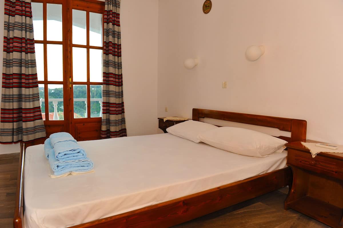 Free cots/infant beds, free WiFi