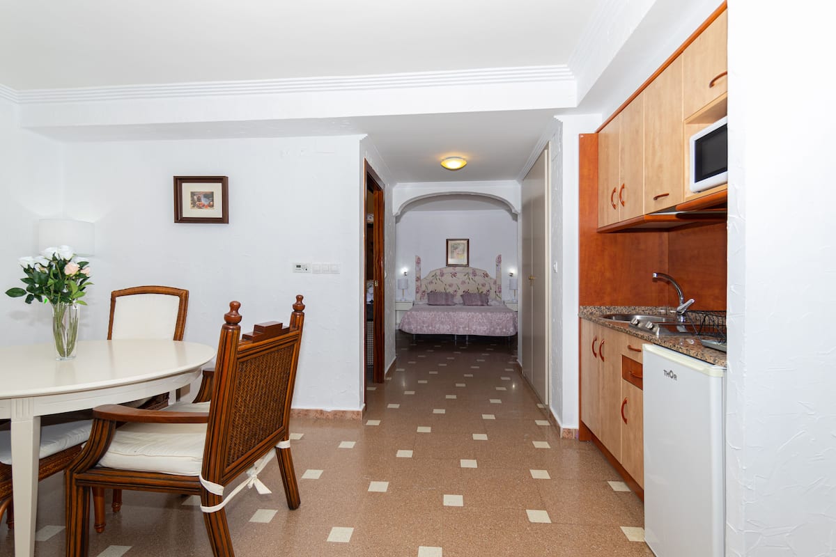 Classic Studio, 1 Double Bed, City View | Private kitchen | Fridge, microwave, stovetop, electric kettle