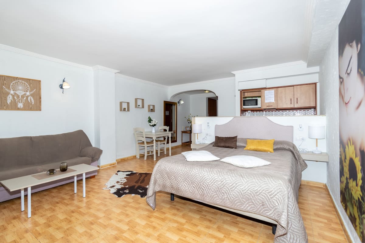 Studio, Partial Sea View | Soundproofing, rollaway beds (surcharge), WiFi (free)