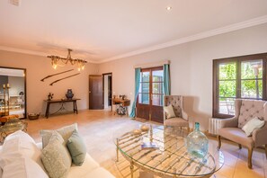 Televisi layar datar 28-inci dengan saluran TV satelit dan TV