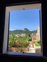 Habitación estándar con 1 cama doble o 2 individuales, vistas a la montaña | Vistas a la montaña