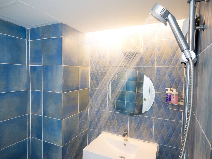 Ducha, artĂculos de tocador gratuitos, toallas