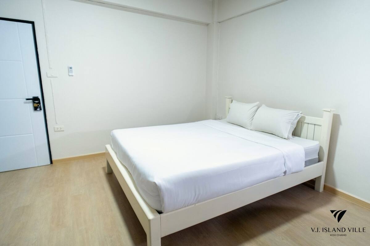 Standaard kamer | Een kluis op de kamer, gratis wifi, beddengoed