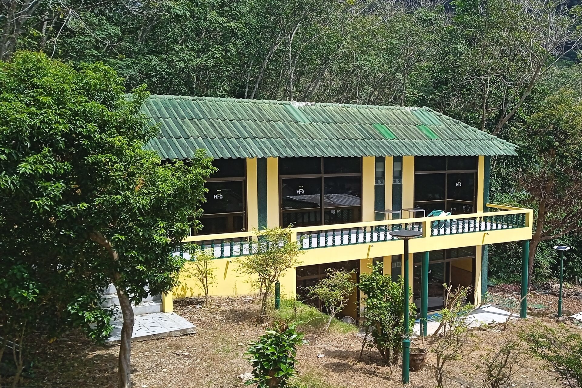 書桌、手提電腦工作空間、免費 Wi-Fi、床單