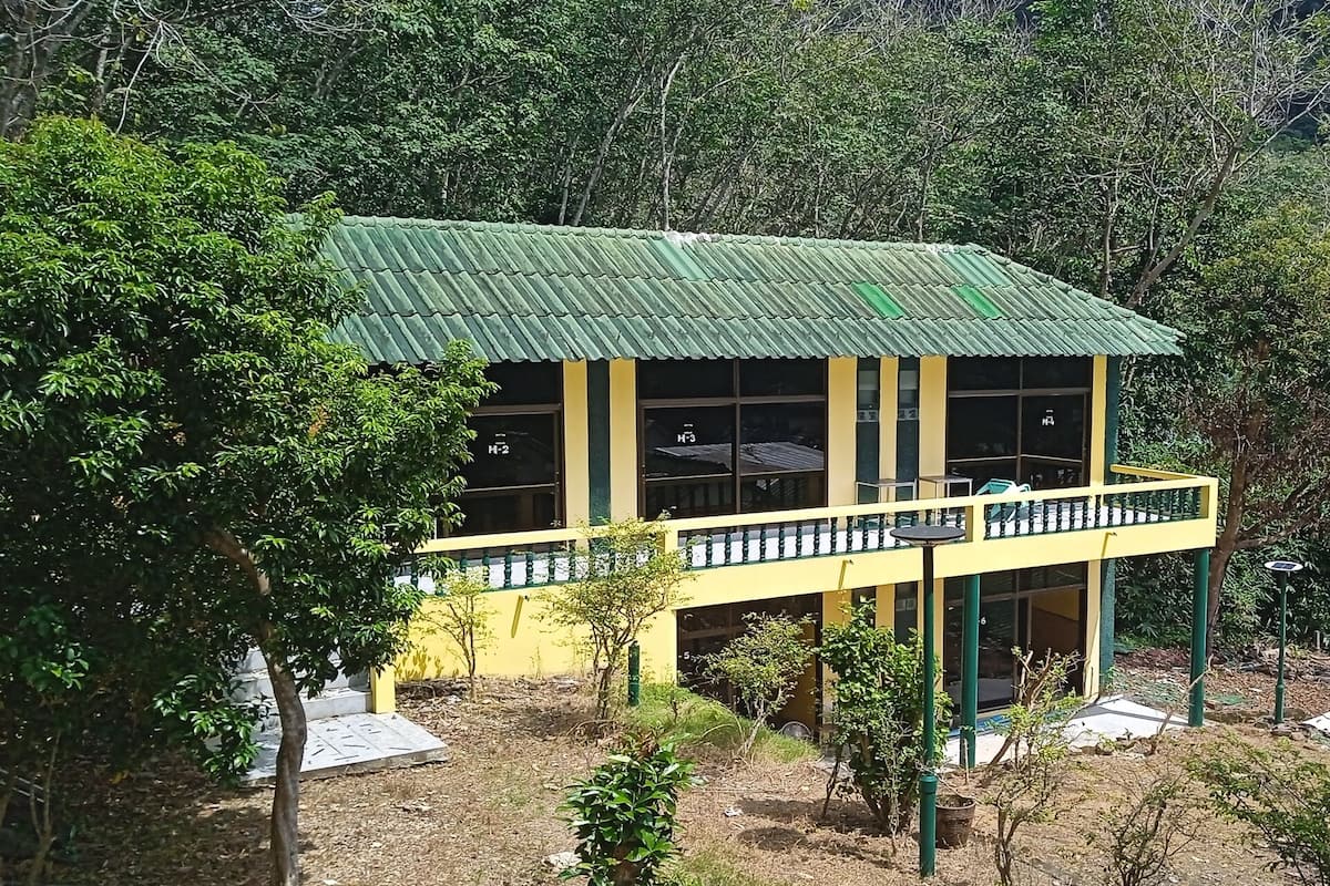 Schreibtisch, laptopgeeigneter Arbeitsplatz, kostenloses WLAN