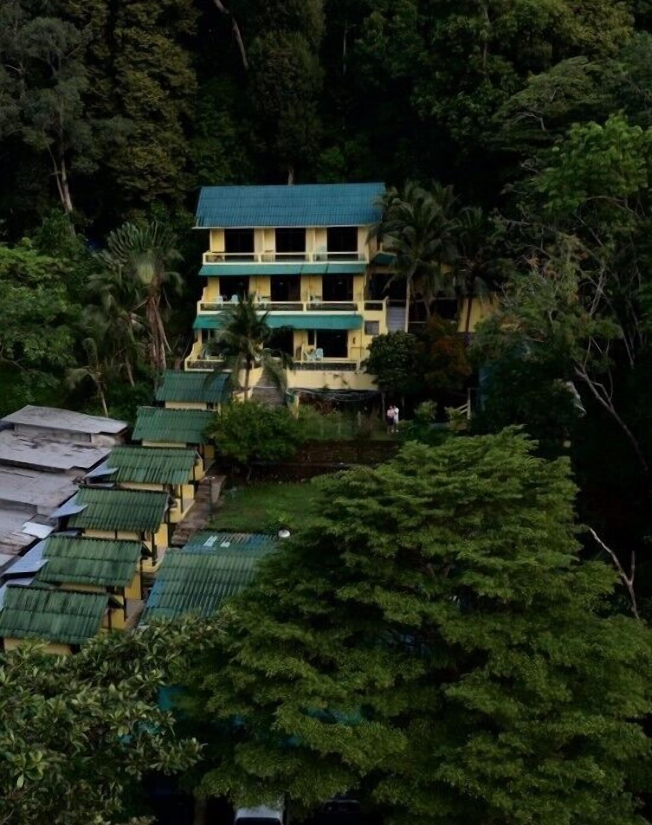 Bureau, espace de travail pour ordinateur portable, Wi-Fi gratuit