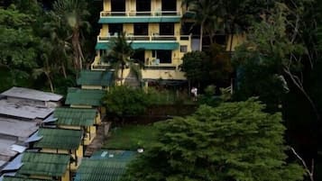 Escritorio, espacio para trabajar con un portátil, wifi gratis