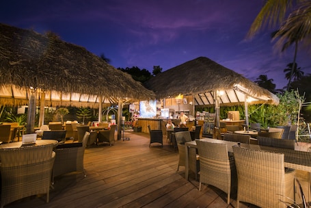 Breakfast, lunch, dinner served; international cuisine