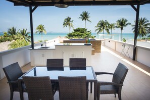 家庭别墅 | 起居区 | 24-英寸纯平电视 （配备有线频道）、电视