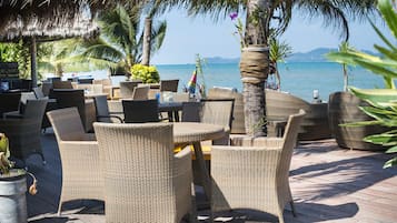 Breakfast, lunch, dinner served; international cuisine