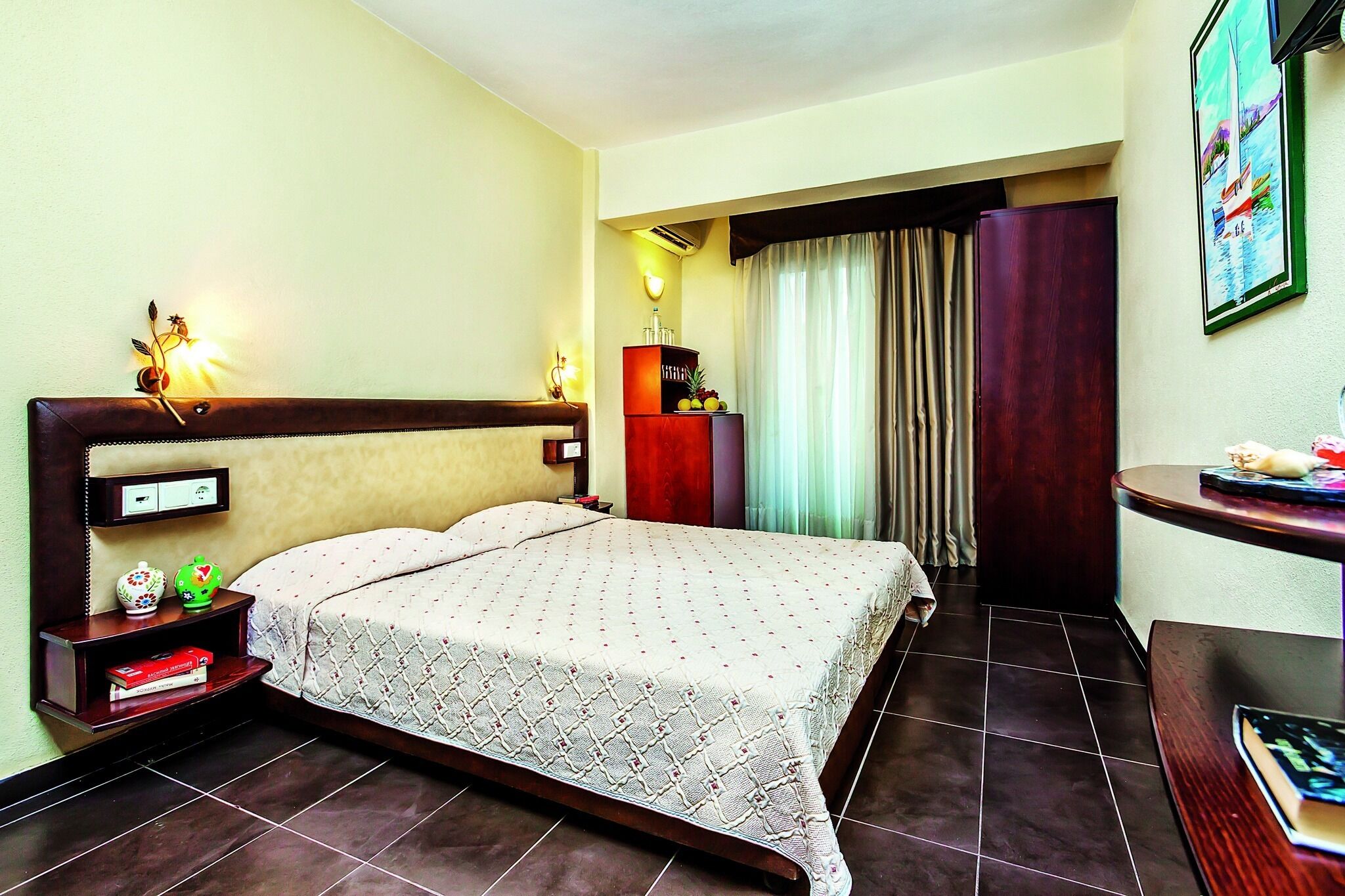 Quarto família | Quartos à prova de som, berços grátis, roupa de cama