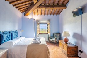 Phòng đôi tiện nghi đơn giản | Chăn bông, nệm cao su hoạt tính (memory foam), bàn 