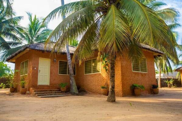 Habitación doble familiar | Camas con pillow-top, caja de seguridad en la habitación y escritorio 