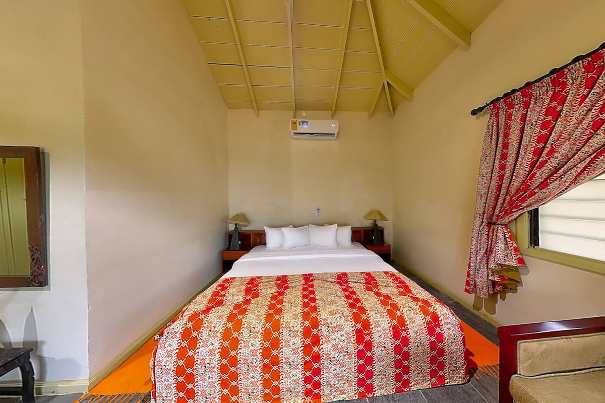 Suite, vista a la playa | Camas con pillow-top, caja de seguridad en la habitación y escritorio