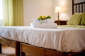 Traditionele tweepersoonskamer, 1 slaapkamer, niet-roken | Individueel gedecoreerd, individueel gemeubileerd, beddengoed