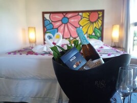 Minibar, wifi gratis y ropa de cama 