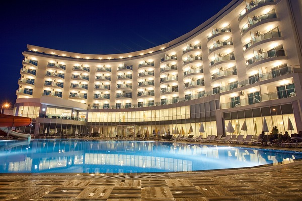 Indoor pool, 3 outdoor pools, pool umbrellas, sun loungers