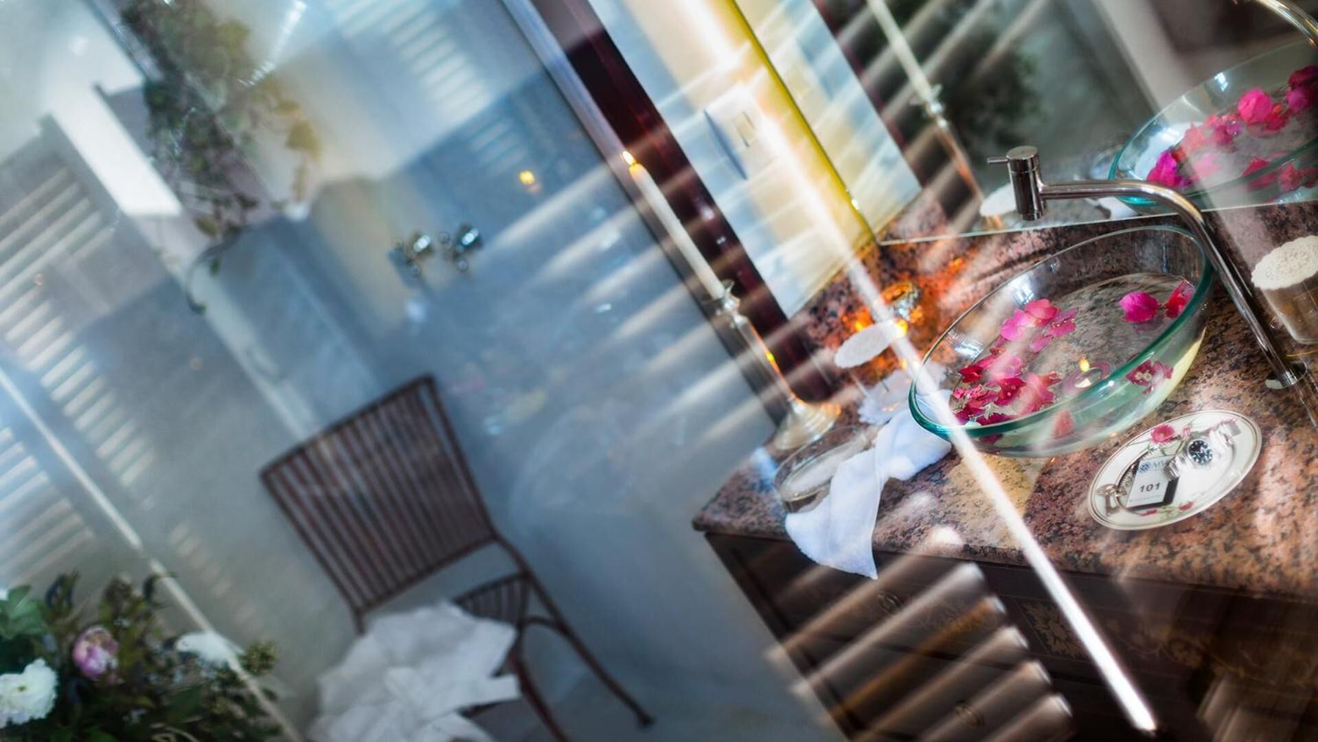 suíte presidencial dom pedro i | bathroom | shower, free toiletries, hair dryer, bathrobes