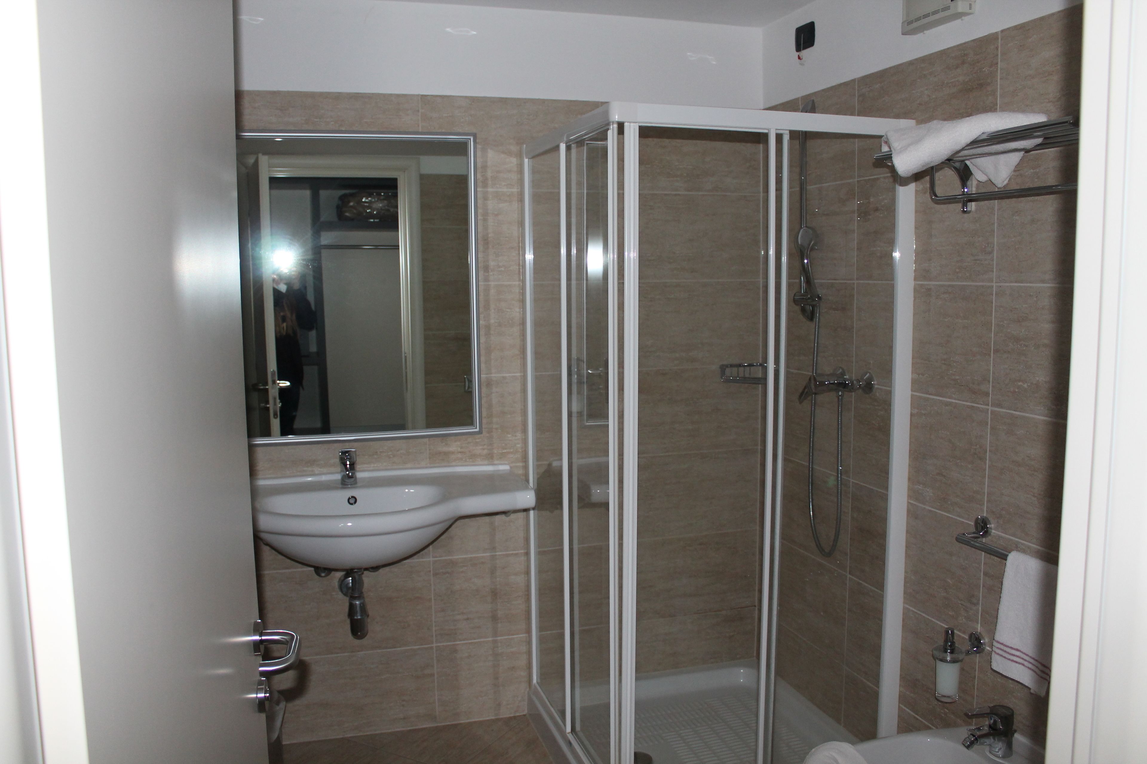 twin room | bathroom | shower, free toiletries, hair dryer, bidet