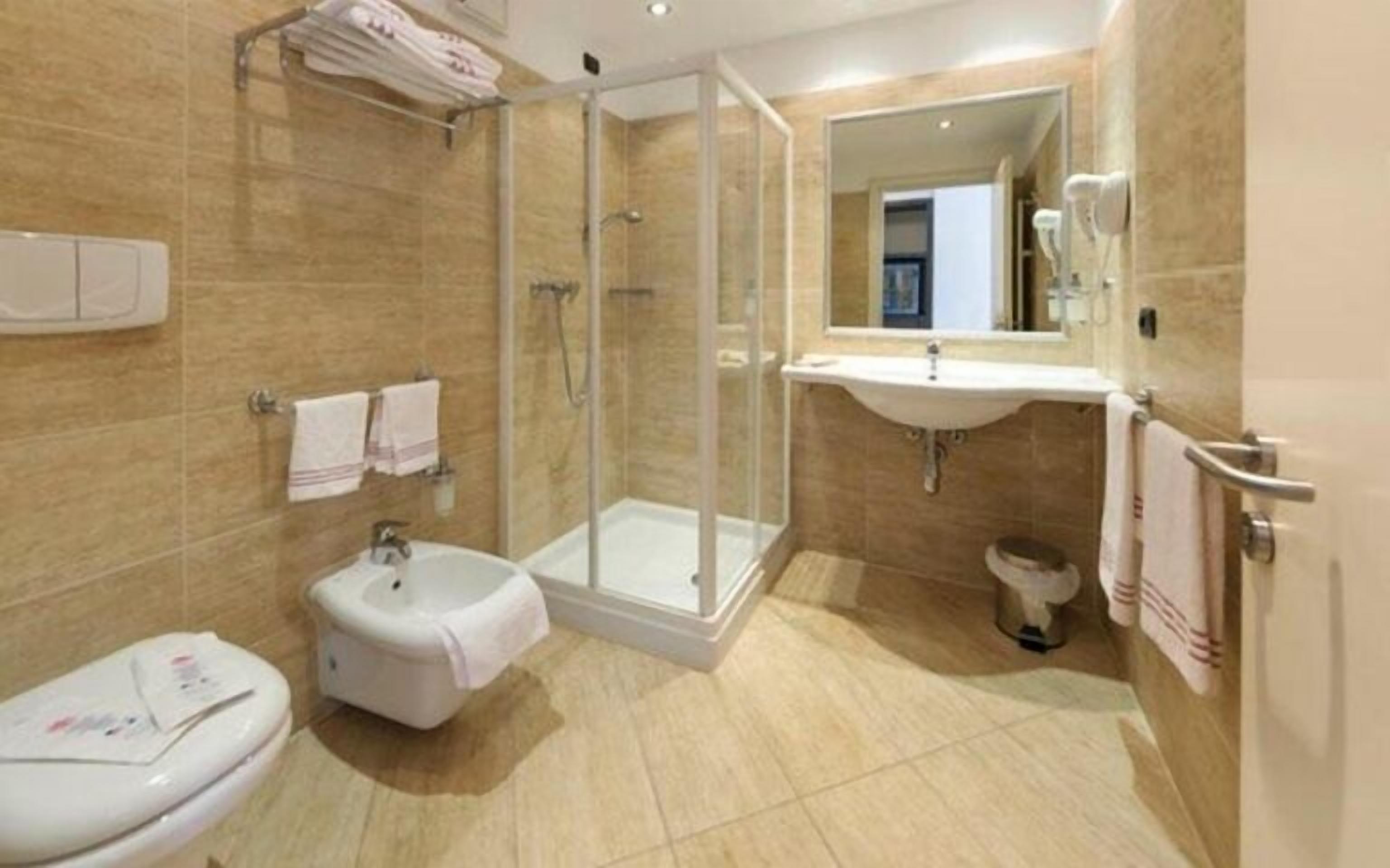 shower, free toiletries, hair dryer, bidet