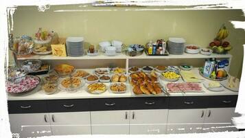 Free daily buffet breakfast