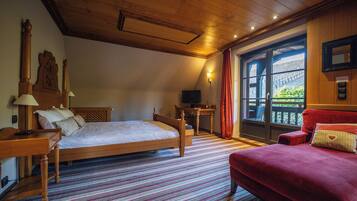 Deluxe Duplex | Premium bedding, minibar, in-room safe, desk