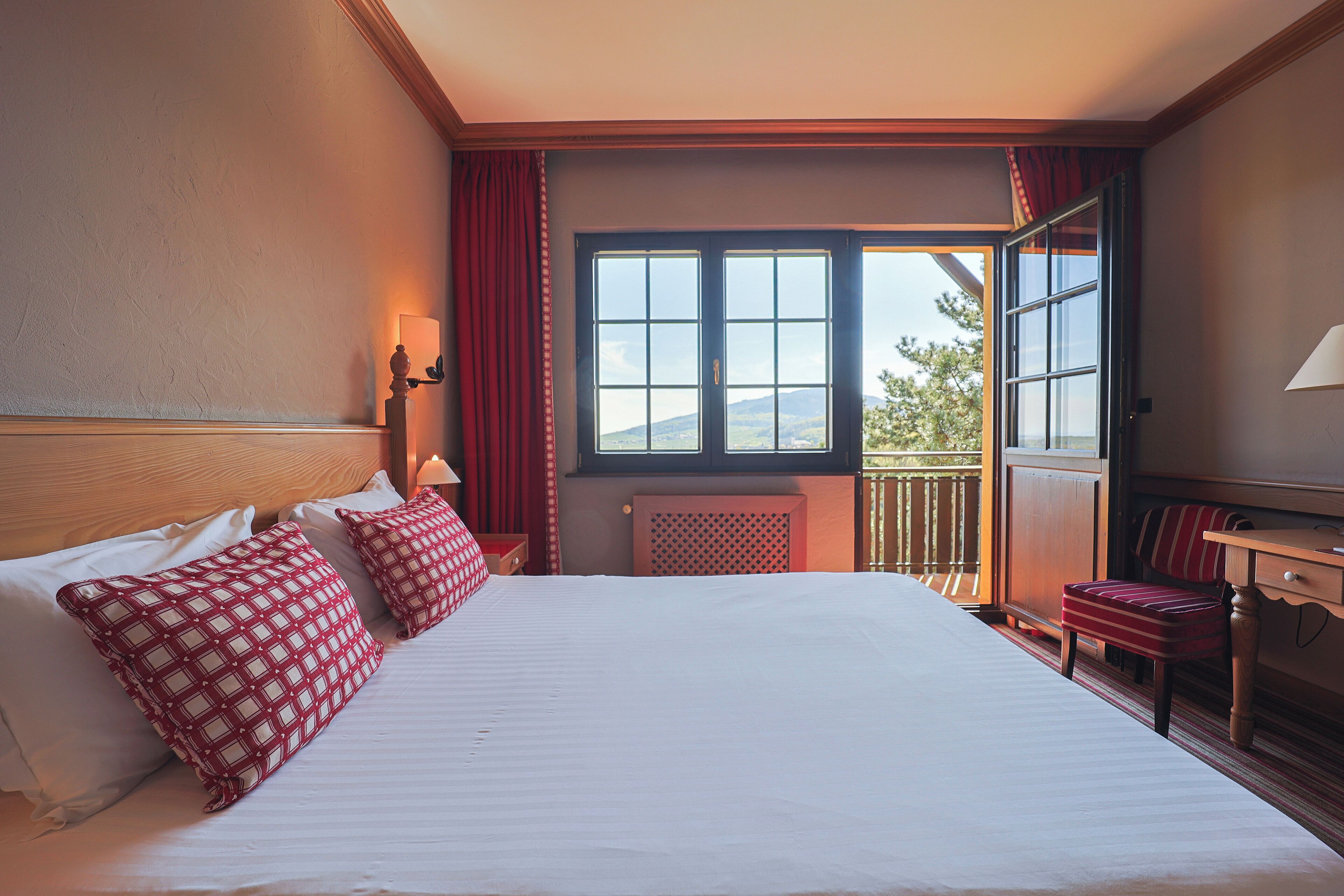 Ropa de cama de alta calidad y minibar 