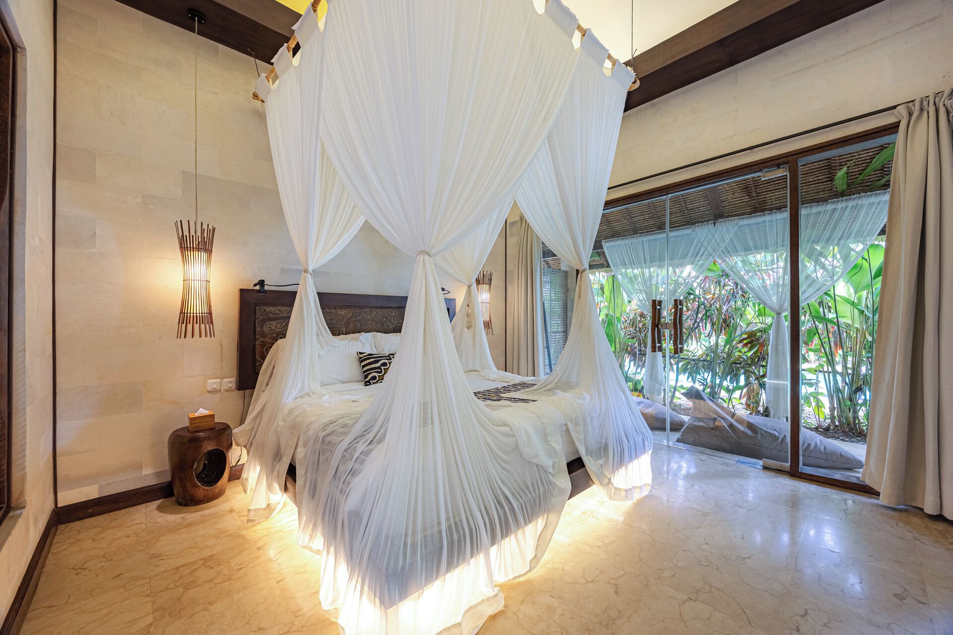 Ropa de cama de alta calidad, colchones Tempur-Pedic y minibar 