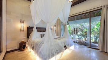 Premium bedding, Tempur-Pedic beds, minibar, in-room safe