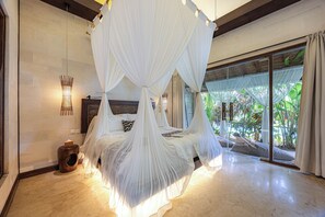 Premium bedding, Tempur-Pedic beds, minibar, in-room safe