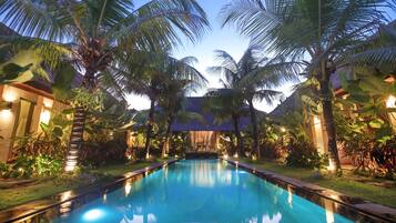 Outdoor pool, sun loungers