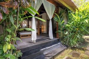 Premium bedding, Tempur-Pedic beds, minibar, in-room safe