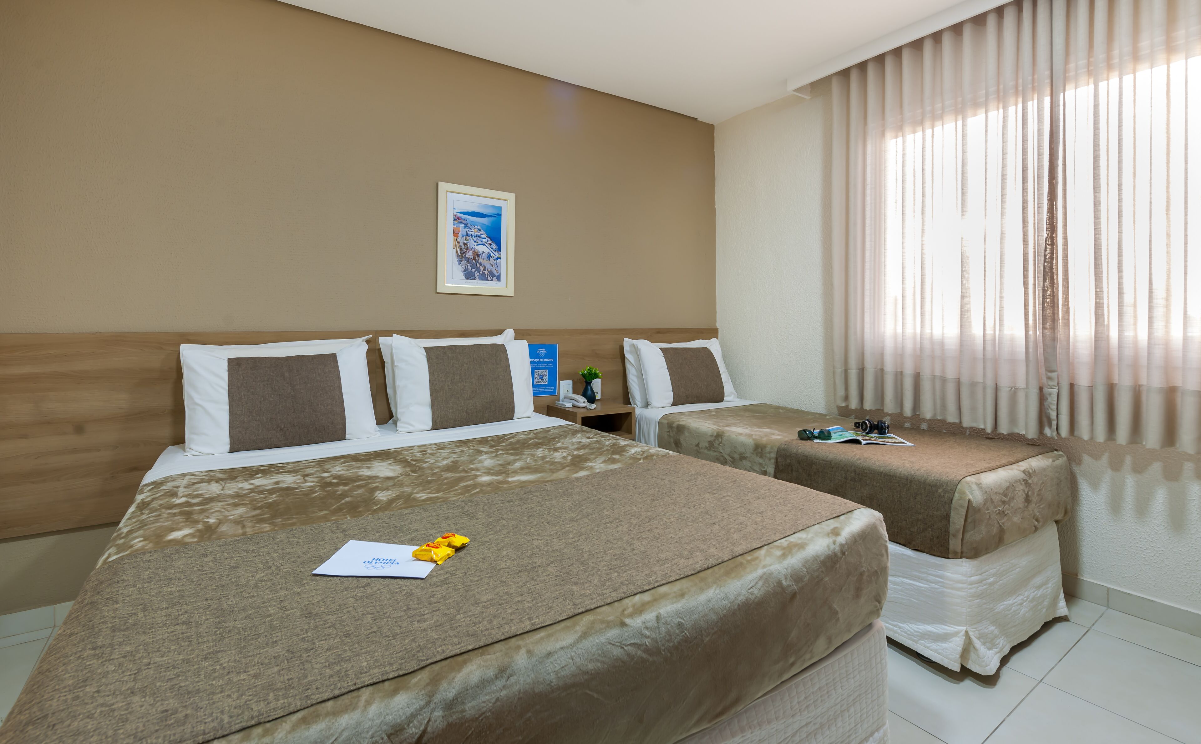 deluxe room (1 cama casal + 1 cama solteiro) | 1 bedroom, hypo-allergenic bedding, in-room safe, desk