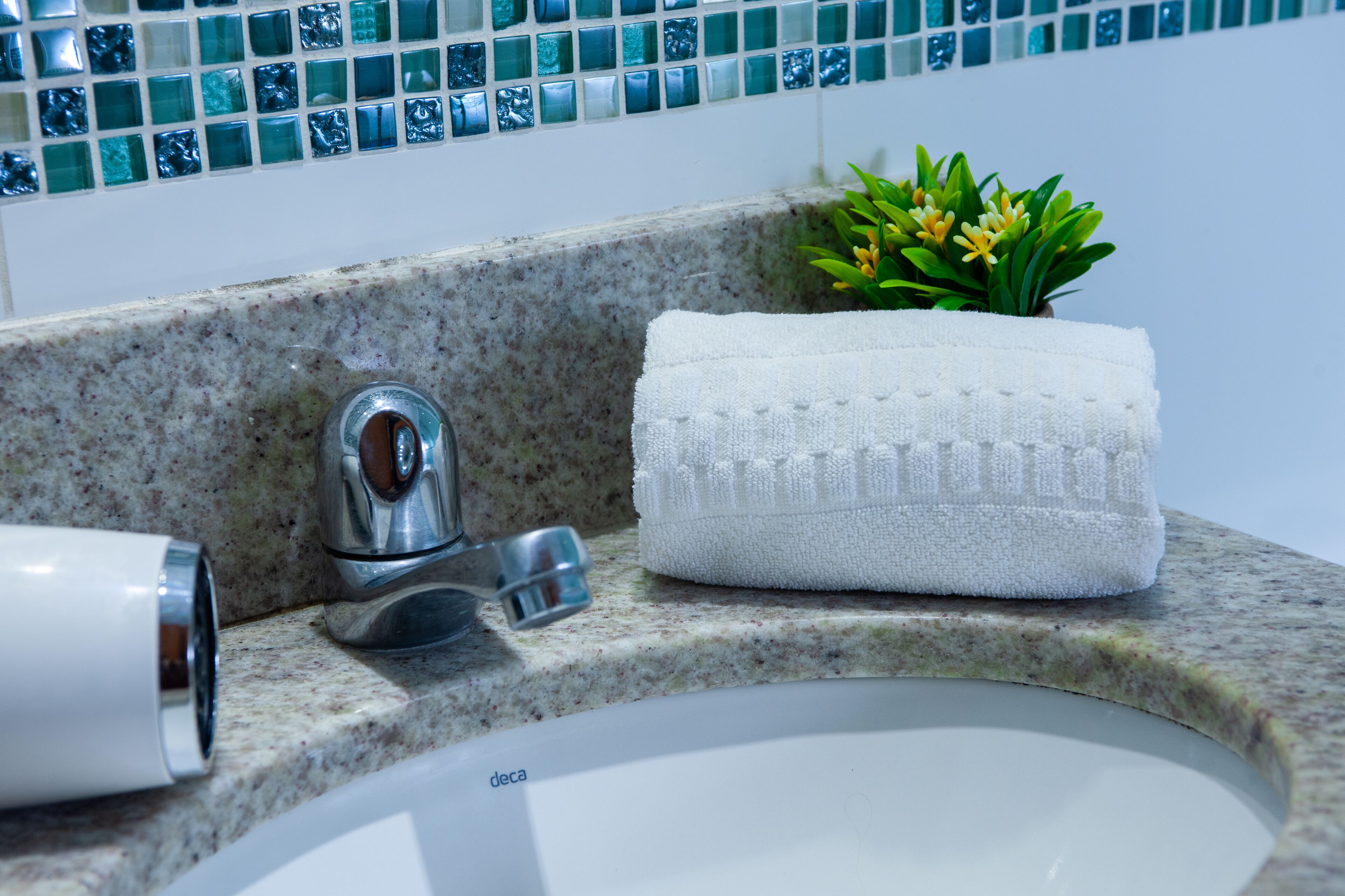 deluxe room, 2 single beds | bathroom | shower, free toiletries, hair dryer, towels