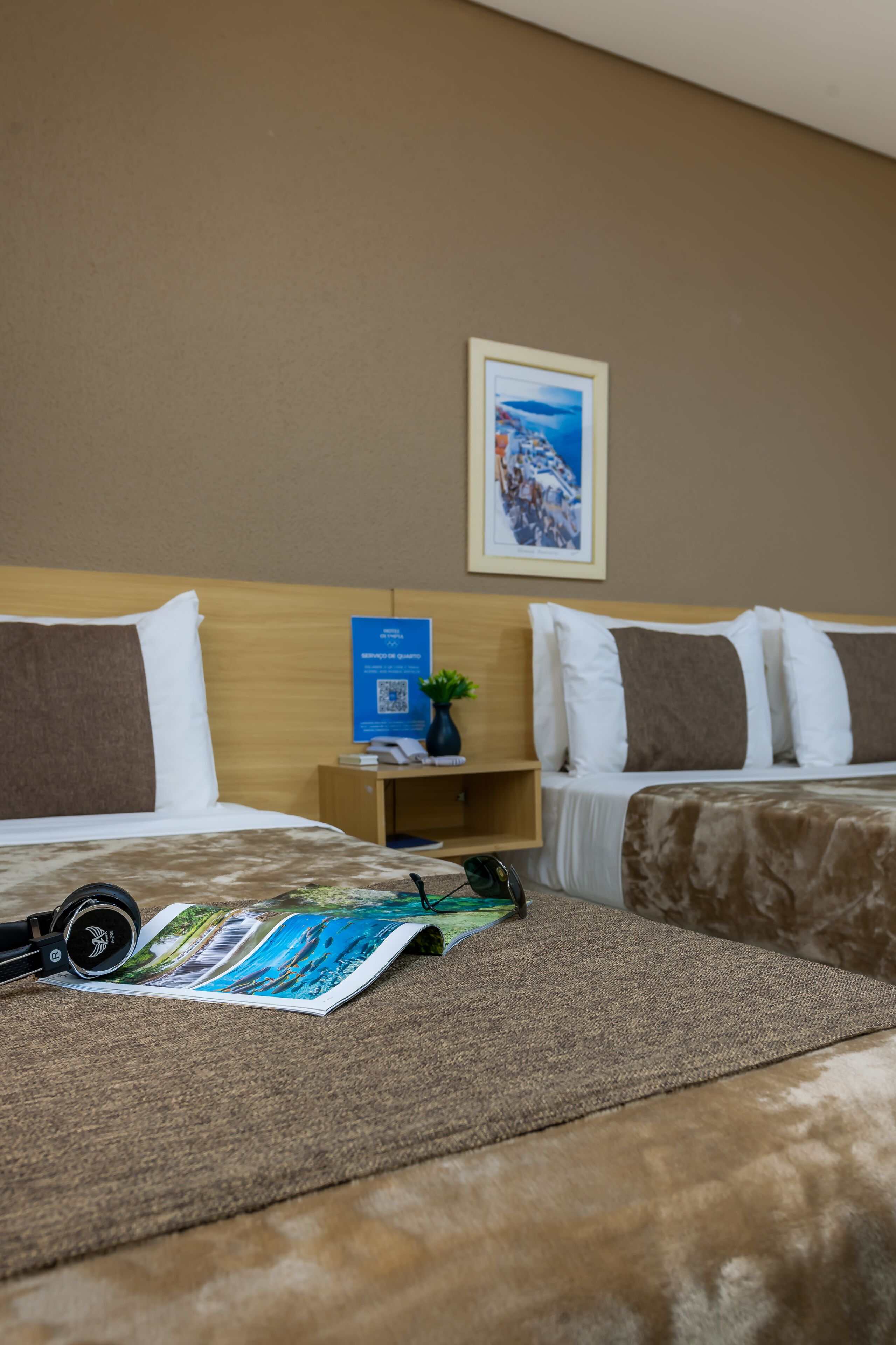 Standard Room (1 Cama casal + 1 Cama solteiro) | Hypo-allergenic bedding, in-room safe, desk, laptop workspace