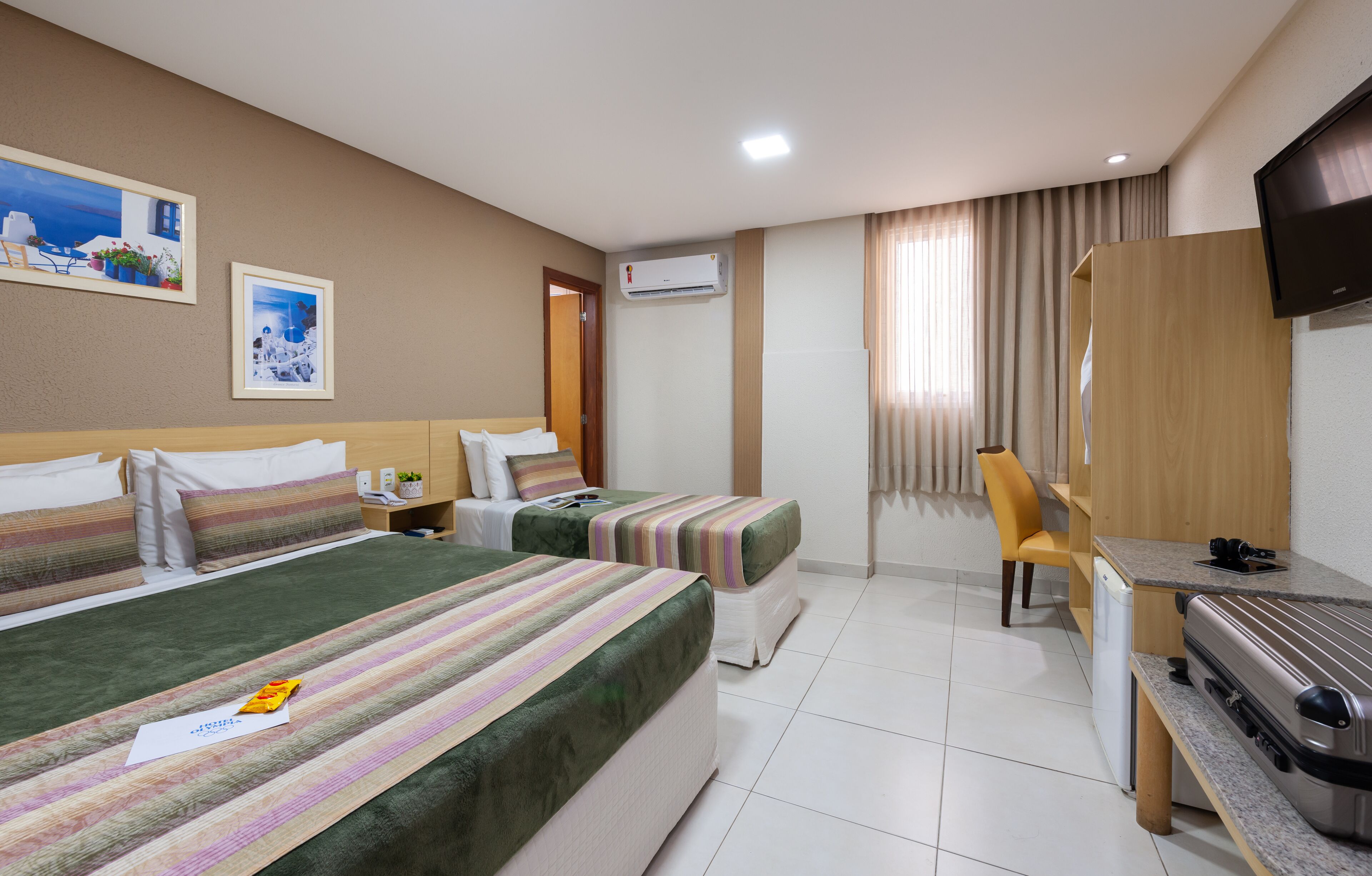 superior room (1 cama casal + 1 cama solteiro) | 1 bedroom, hypo-allergenic bedding, in-room safe, desk