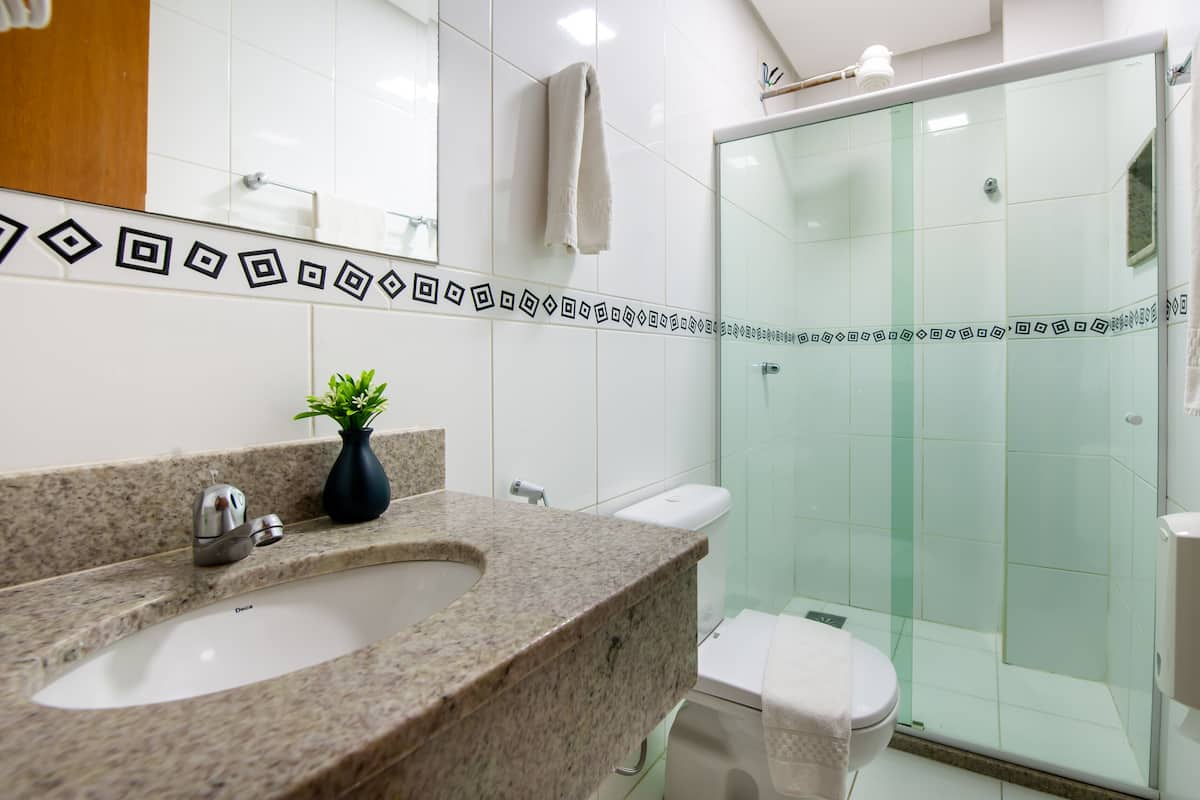 standard room, 2 single beds | bathroom | shower, free toiletries, hair dryer, towels