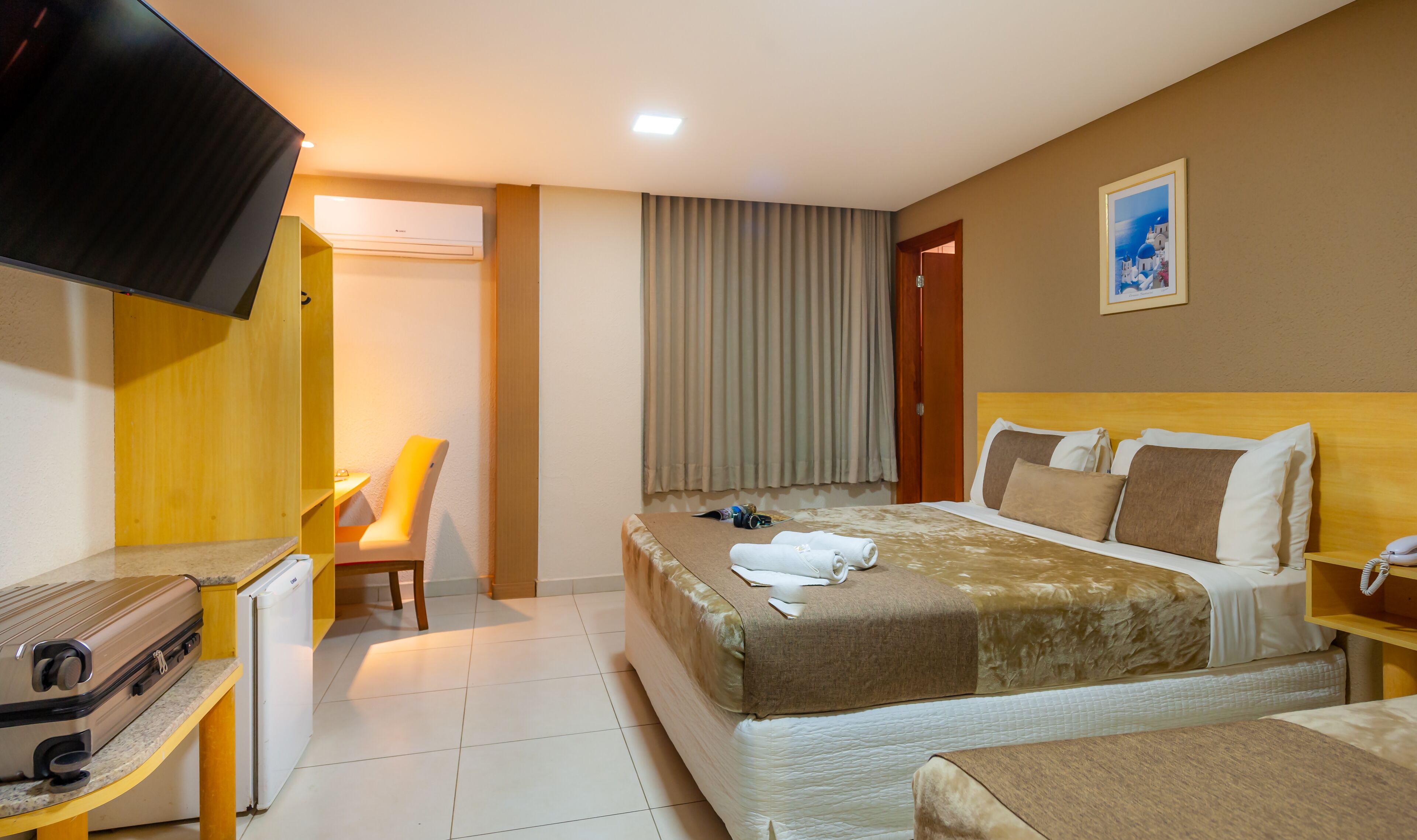 superior room (1 cama casal + 1 cama solteiro) | 1 bedroom, hypo-allergenic bedding, in-room safe, desk