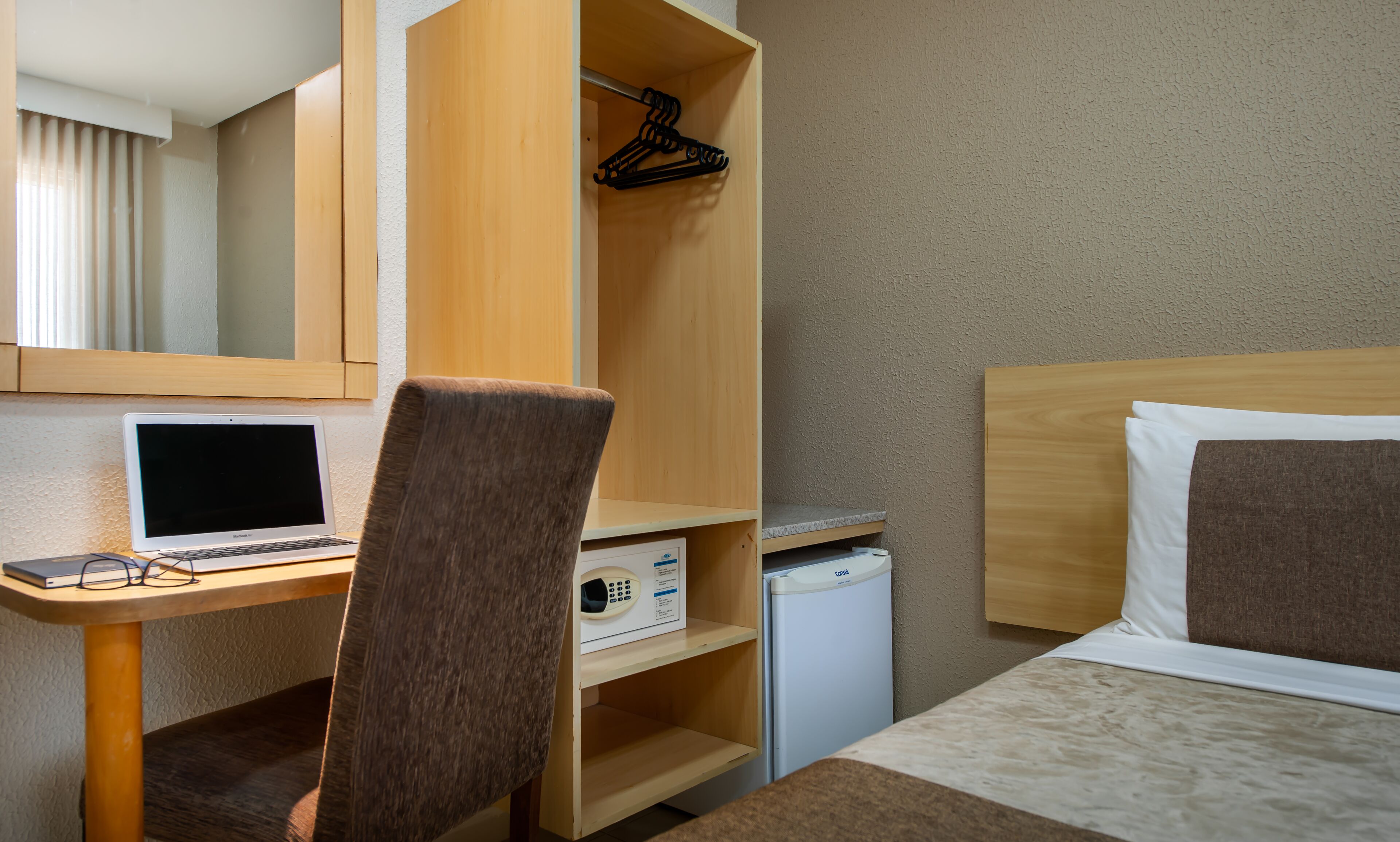 standard room, 1 double bed | 1 bedroom, hypo-allergenic bedding, in-room safe, desk