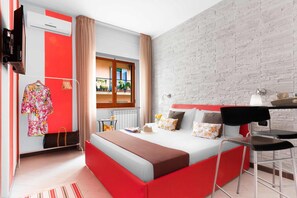 Standard Double Room | Minibar, in-room safe, individually decorated, individually furnished - Les Chic (Sorrento)